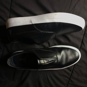 Huf Dylan slip on size 8.5?